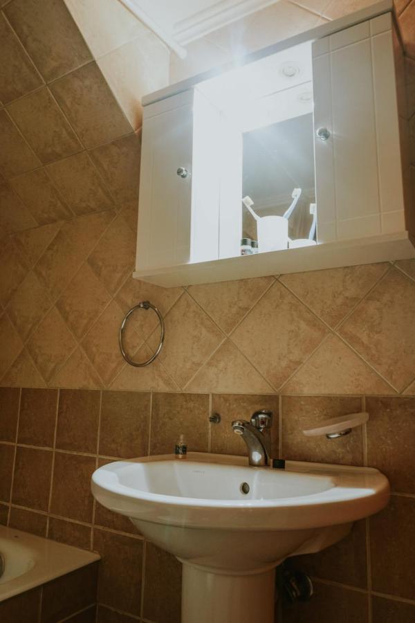 Mezonetes Helmos Apartment Ano Lousoi Exterior foto