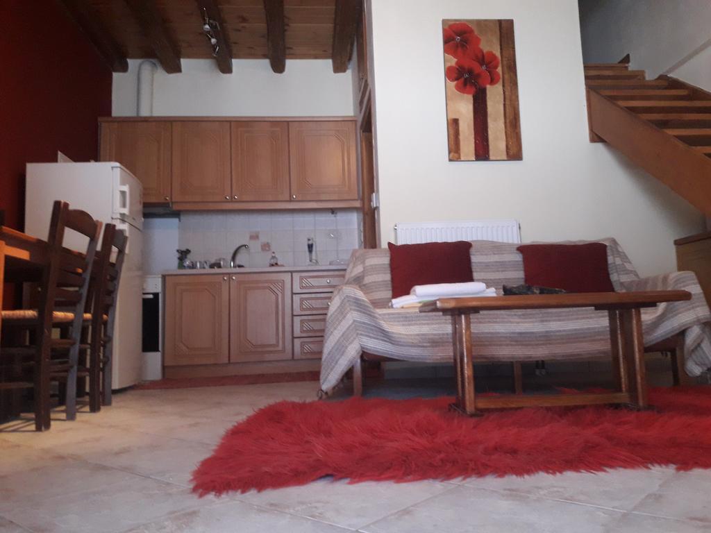 Mezonetes Helmos Apartment Ano Lousoi Exterior foto
