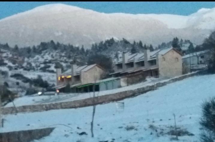 Mezonetes Helmos Apartment Ano Lousoi Exterior foto